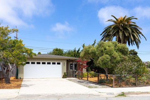 Photo of 802 Modesto Avenue, Santa Cruz, CA 95060 (MLS # ML82048547)
