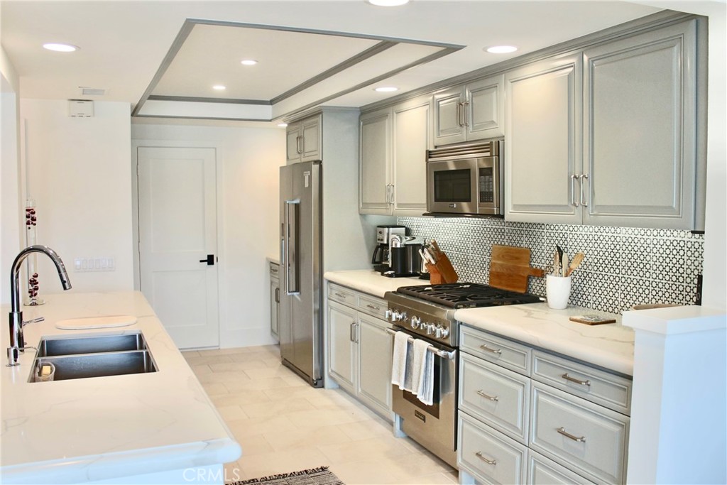 4407 W Coast Highway 4