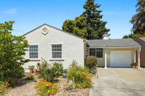 Photo of 17468 Via Primero, San Lorenzo, CA 94580 (MLS # ML82040661)