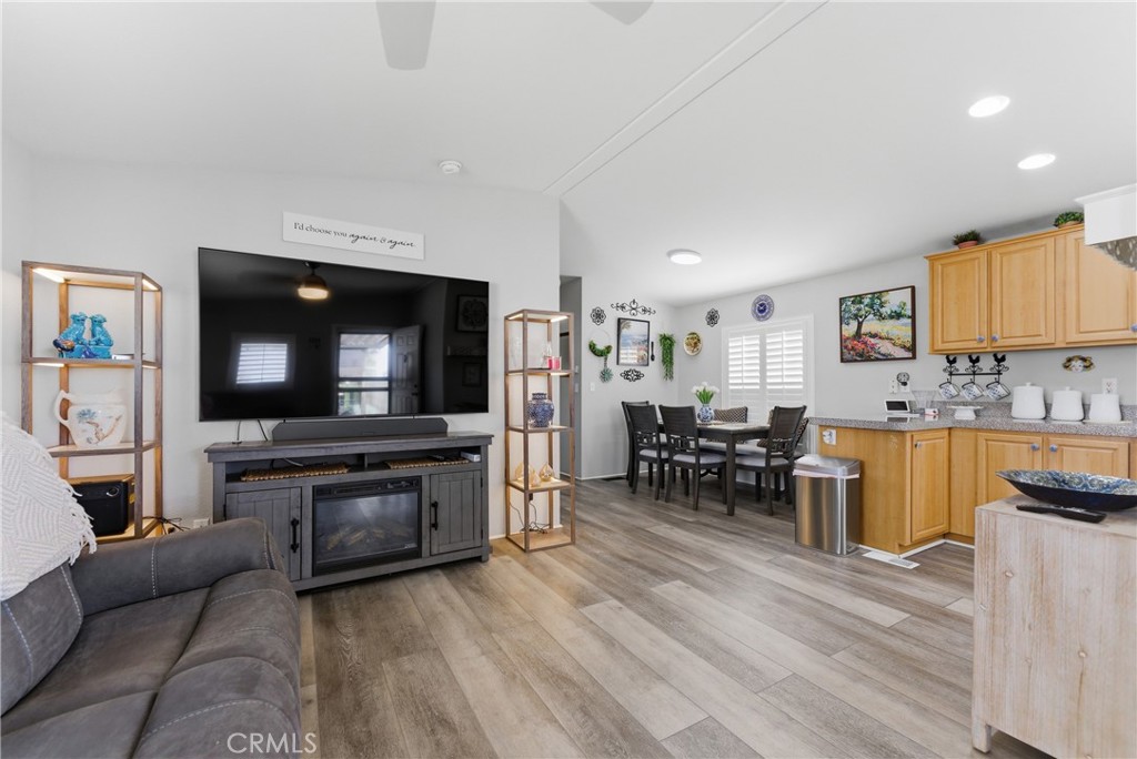 1414 W Central Avenue 98