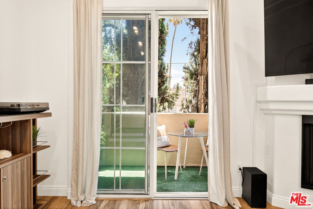 7101 La Tijera Boulevard J101