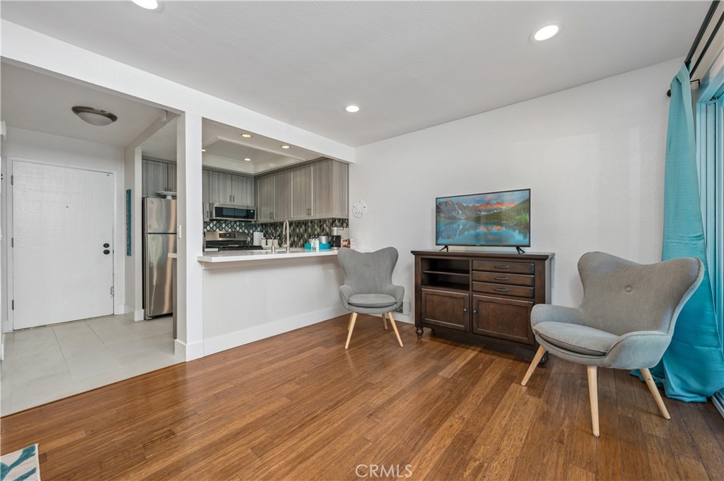 17082 Pacific Coast Highway 102