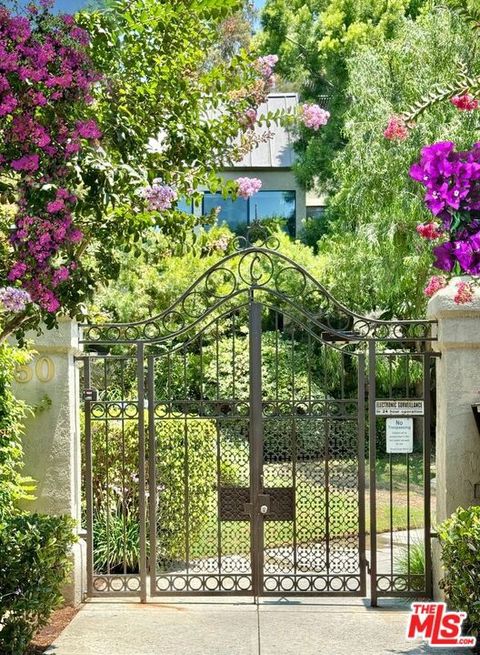 Photo of 950 N Kings Road #205, West Hollywood, CA 90069 (MLS # 25598309) Photo of 950 N Kings Road #205, West Hollywood, CA 90069 (MLS # 25598309)