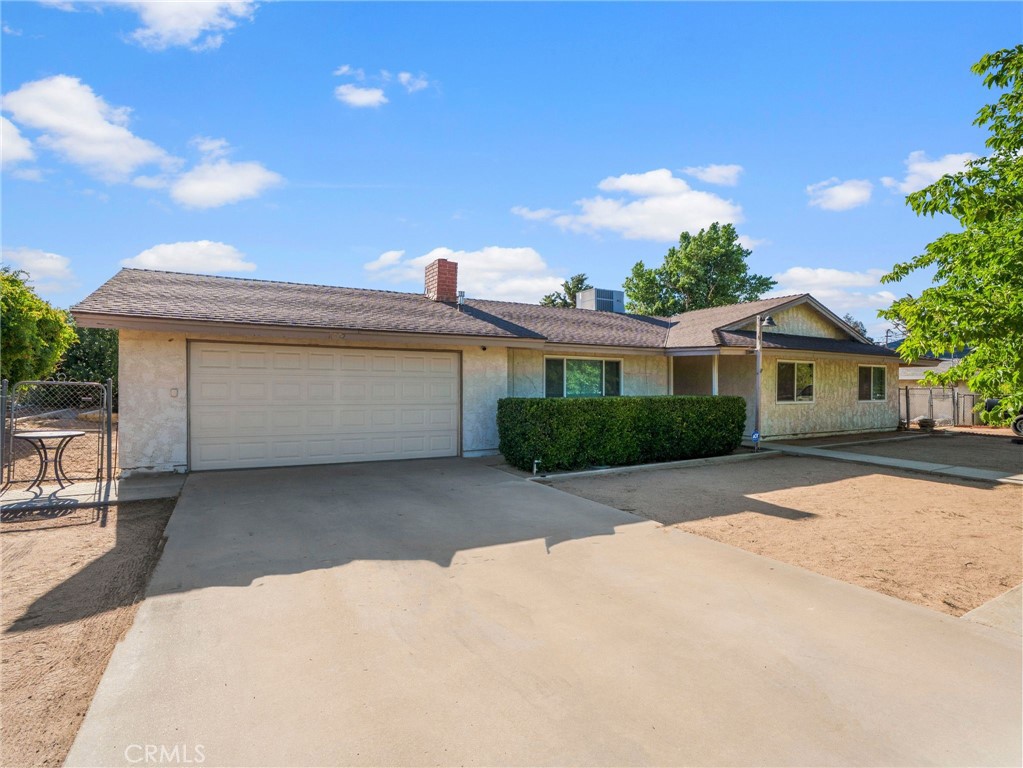 8932 Hickory