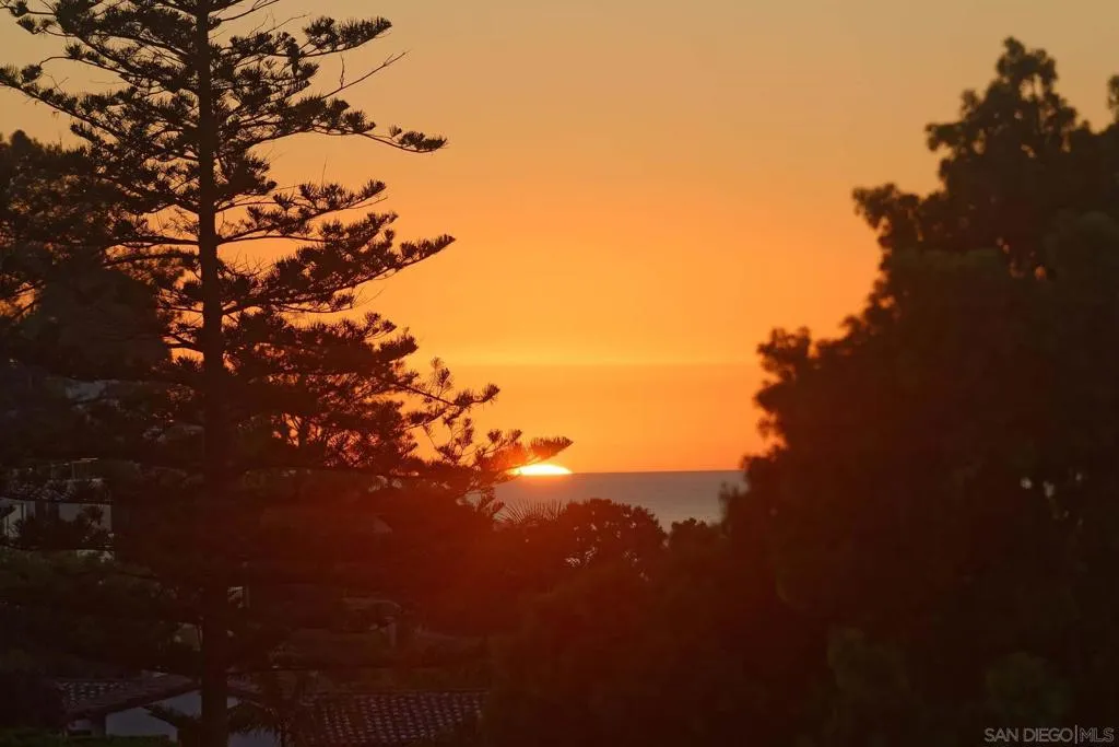 La Jolla, California 92037, United States, 3 Bedrooms Bedrooms, ,4 BathroomsBathrooms,Residential,Active,204365