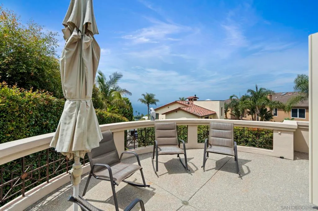 La Jolla, California 92037, United States, 3 Bedrooms Bedrooms, ,4 BathroomsBathrooms,Residential,Active,204365