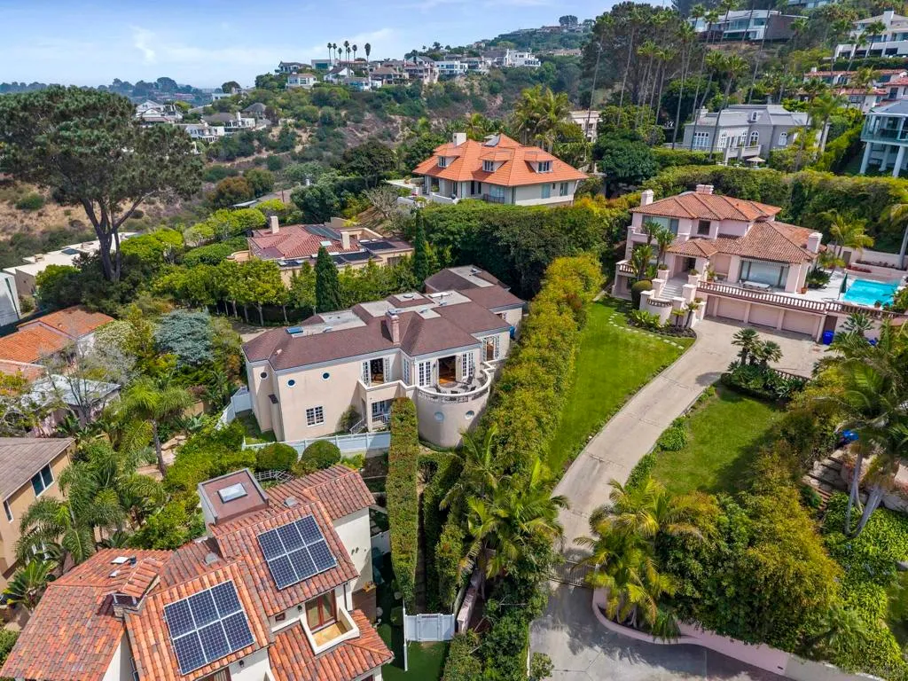 La Jolla, California 92037, United States, 3 Bedrooms Bedrooms, ,4 BathroomsBathrooms,Residential,Active,204365