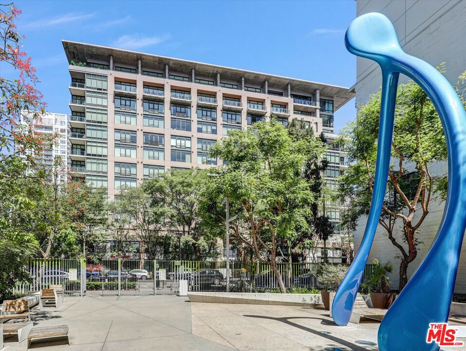 1111 S Grand Avenue 412, Los Angeles CA 90015