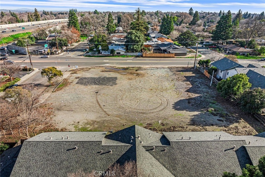 996 E 1st