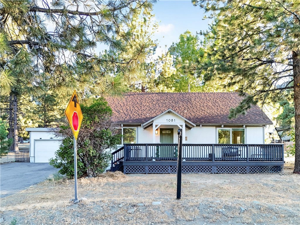 1081 Apple Avenue