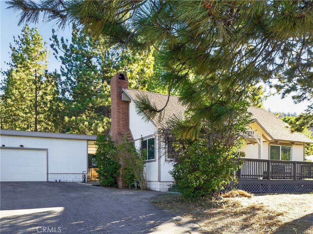 1081 Apple Avenue