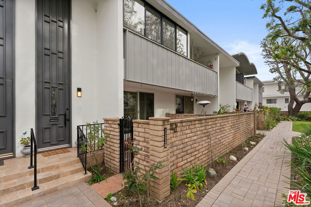 Photo of 13224 Admiral Avenue #D, Marina Del Rey, CA 90292 (MLS # 26650293)