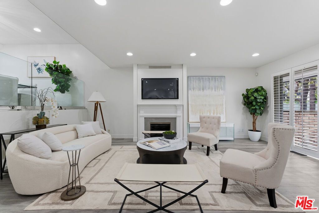 Photo of 13224 Admiral Avenue #D, Marina Del Rey, CA 90292 (MLS # 26650293)