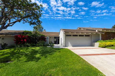 Photo of 2102 Vista Entrada, Newport Beach, CA 92660 (MLS # NP26091602)
