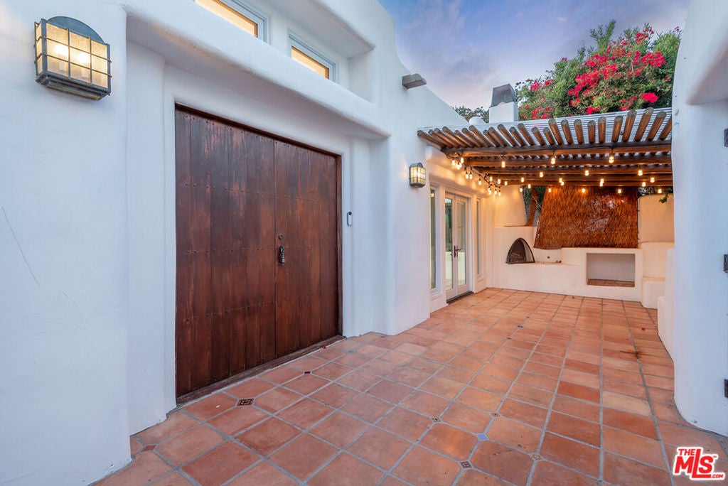 7047 Vista Del Mar Lane
