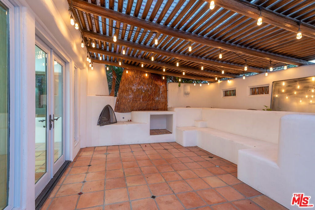 7047 Vista Del Mar Lane