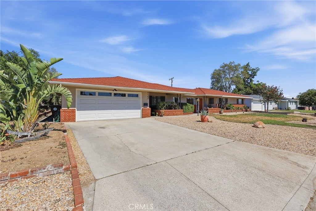 933 N Pine