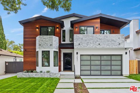 2631 Castle Heights Place Los Angeles CA 90034