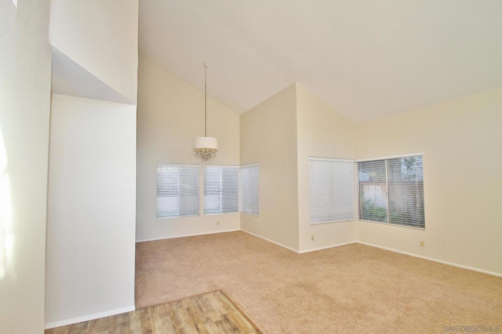 12576 Sundance Ave