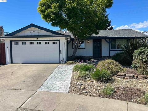 Photo of 25073 Belhaven St St, Hayward, CA 94545 (MLS # 41130872)