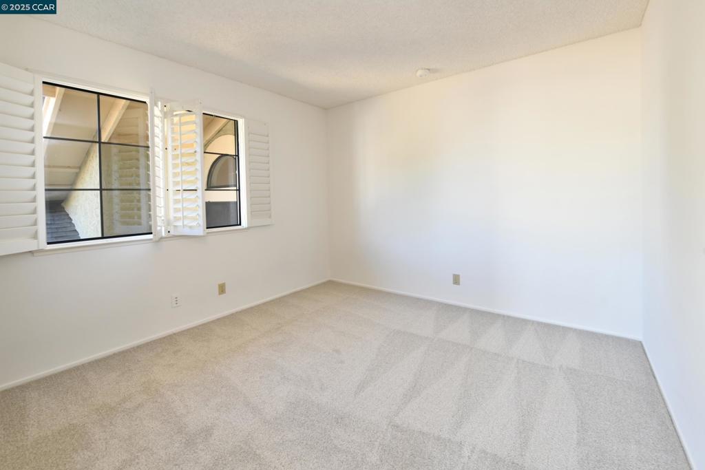 HIDDEN LAKE - Residential