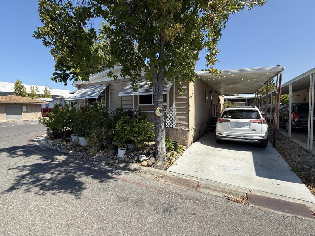 442 Los Encinos Avenue 442