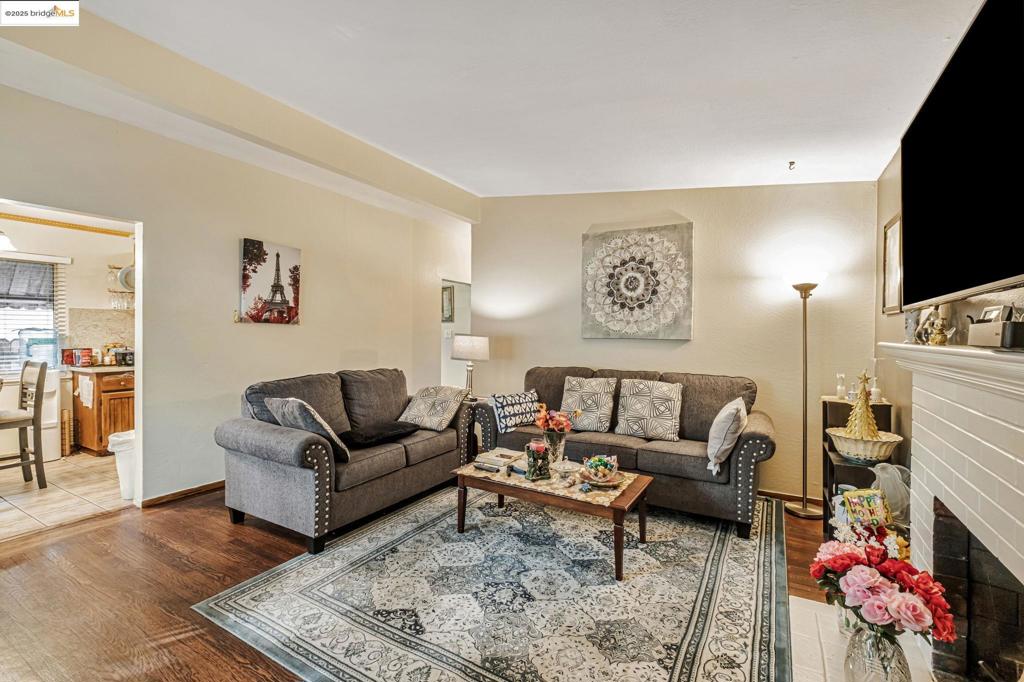 CASTLEWOOD AREA - Residential