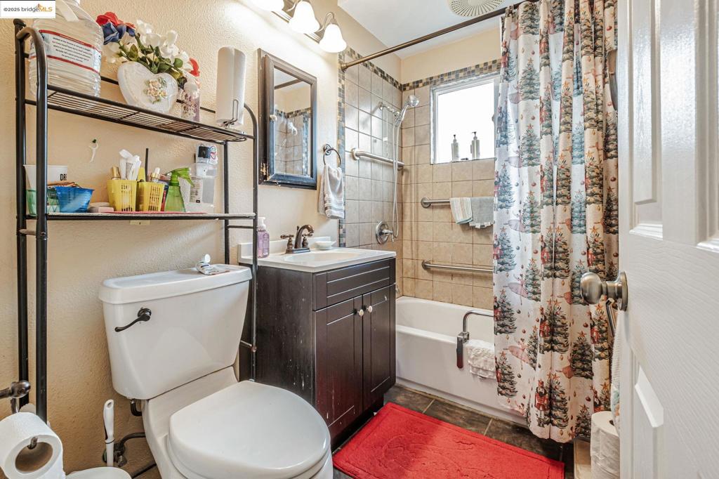 CASTLEWOOD AREA - Residential