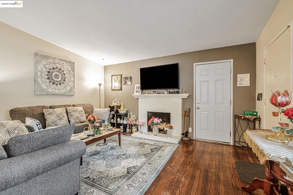 CASTLEWOOD AREA - Residential
