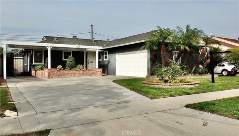 Photo of 2731 Stanbridge Ave. Ave, Long Beach, CA 90815 (MLS # PW25279484)