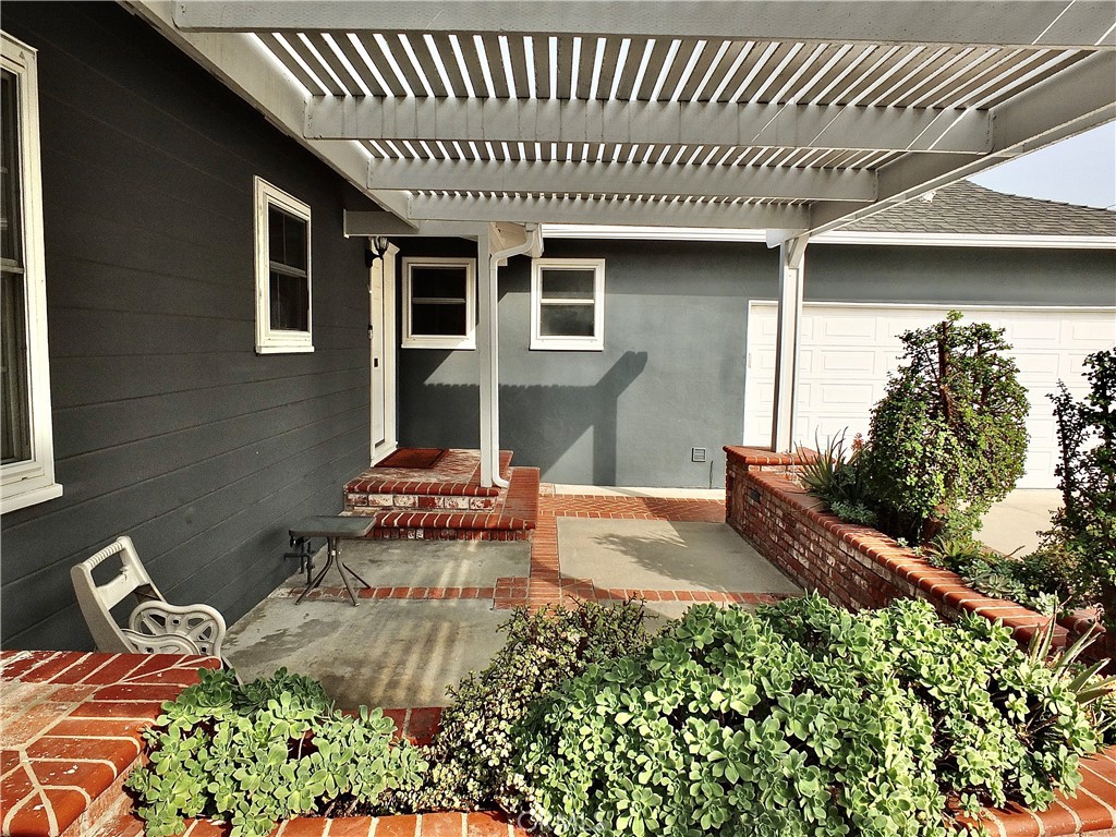 2731 Stanbridge Ave.