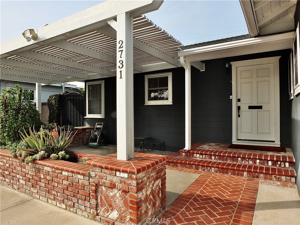 2731 Stanbridge Ave.