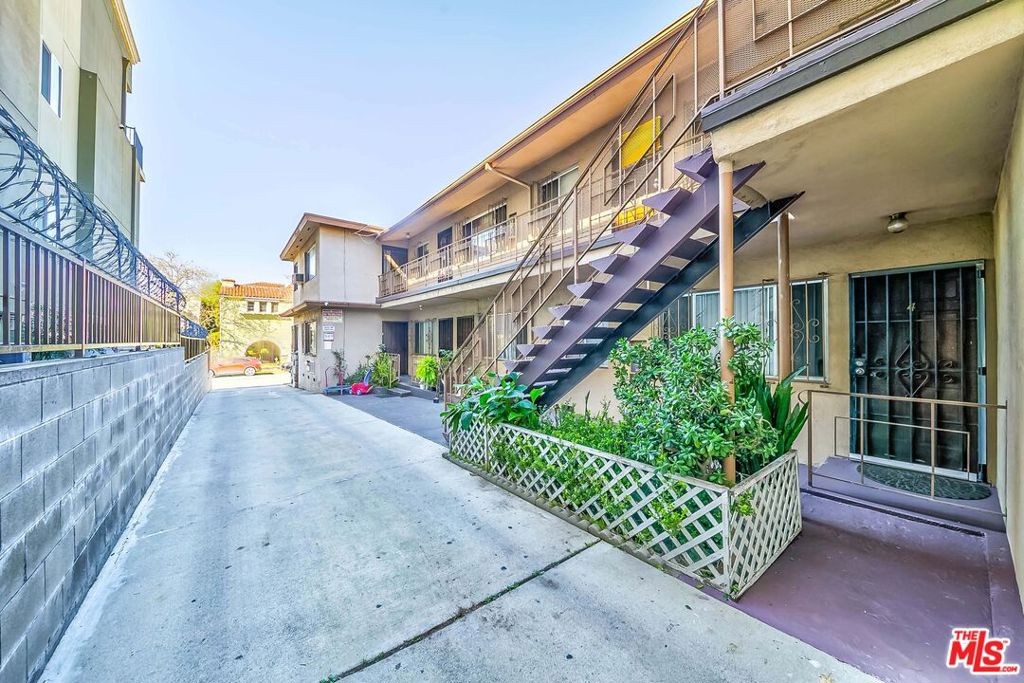 838 S Gramercy Place