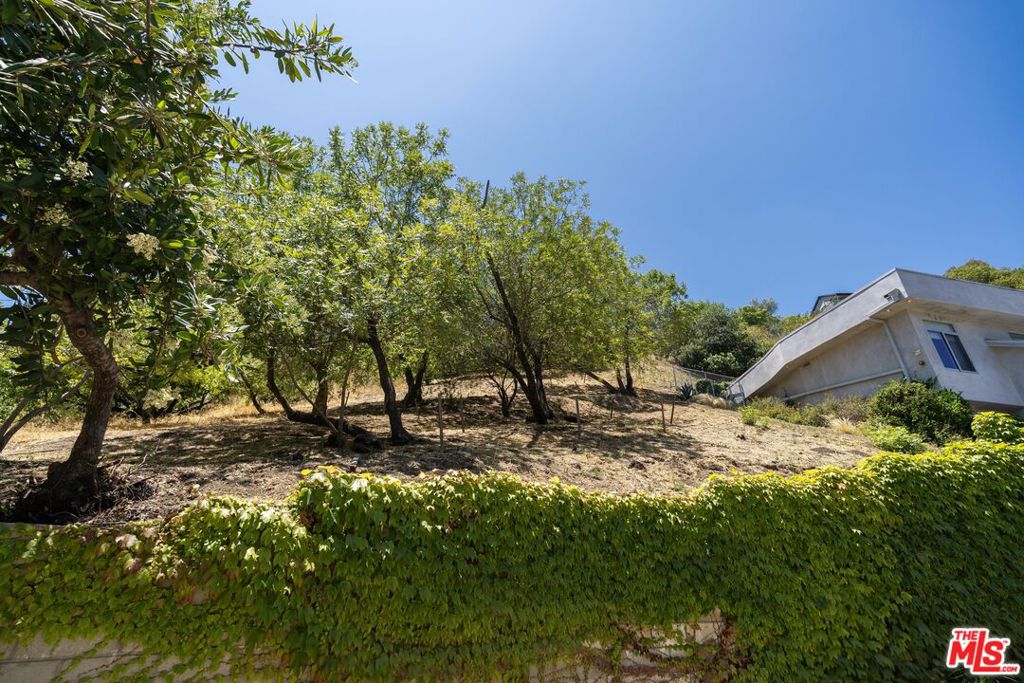 3995 Glenalbyn Drive
