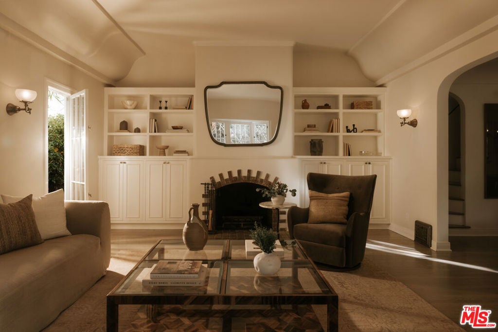 2376 Canyon Drive