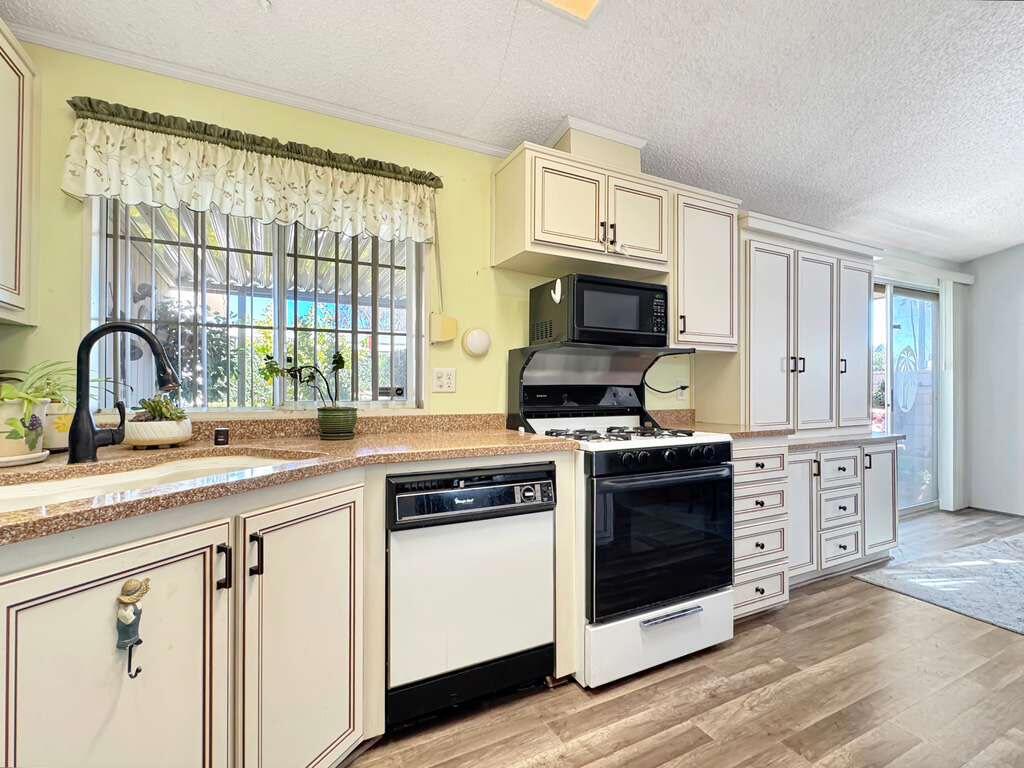 Not Applicable-1 - Manufactured In Park