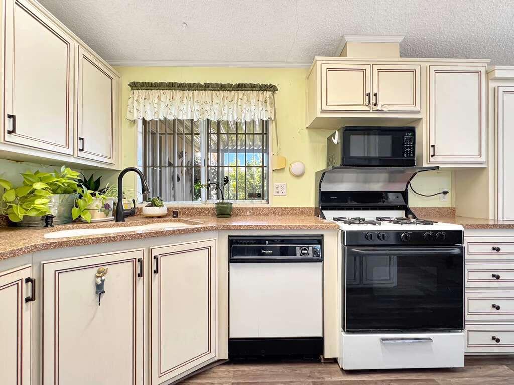 Not Applicable-1 - Manufactured In Park