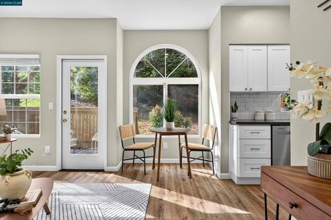 Photo of 603 603 Forest Run, Hercules, CA 94547 (MLS # 41124738)