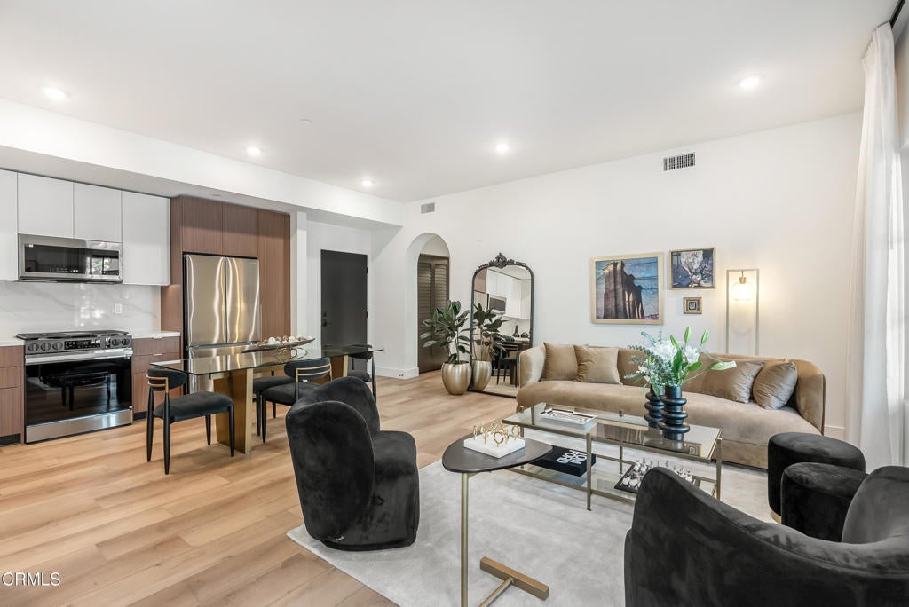 139 S Oak Knoll Avenue 301