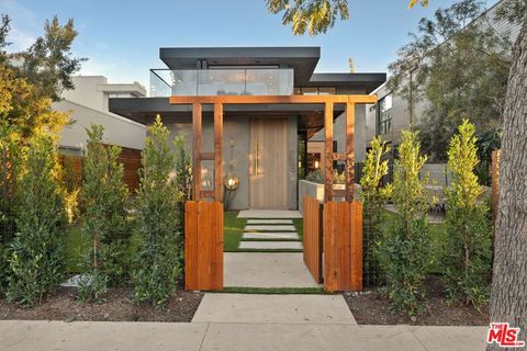 Photo of 738 Palms Boulevard, Venice, CA 90291 (MLS # 25558709)