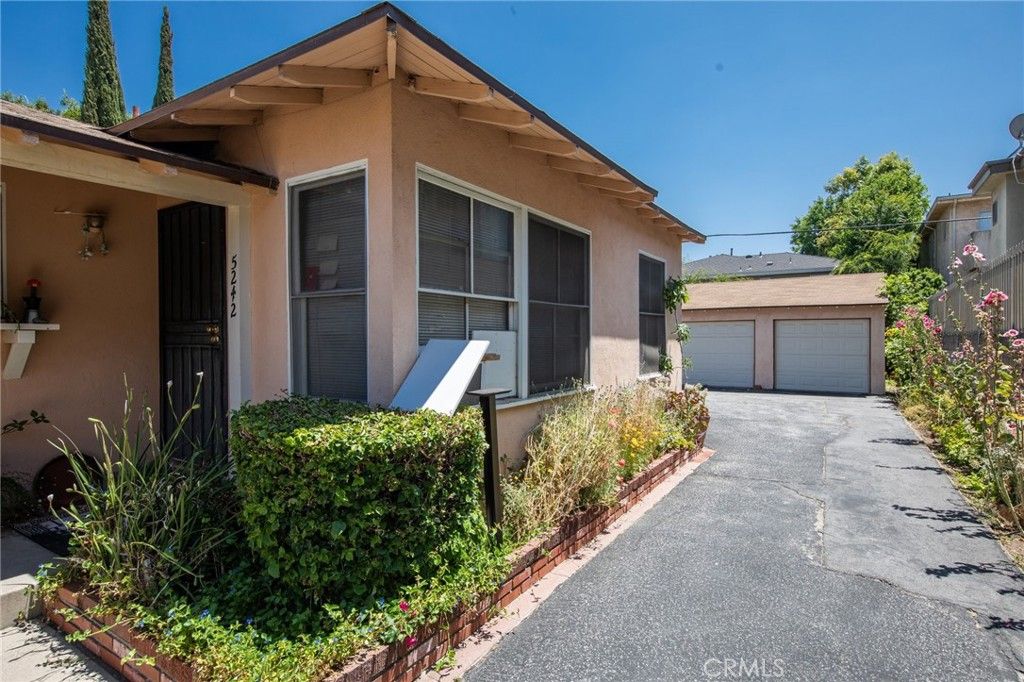 Photo of 5238 Hermitage Ave, Valley Village, CA 91607 (MLS # IG26069395)