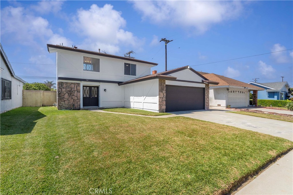 942 E Denwall Drive