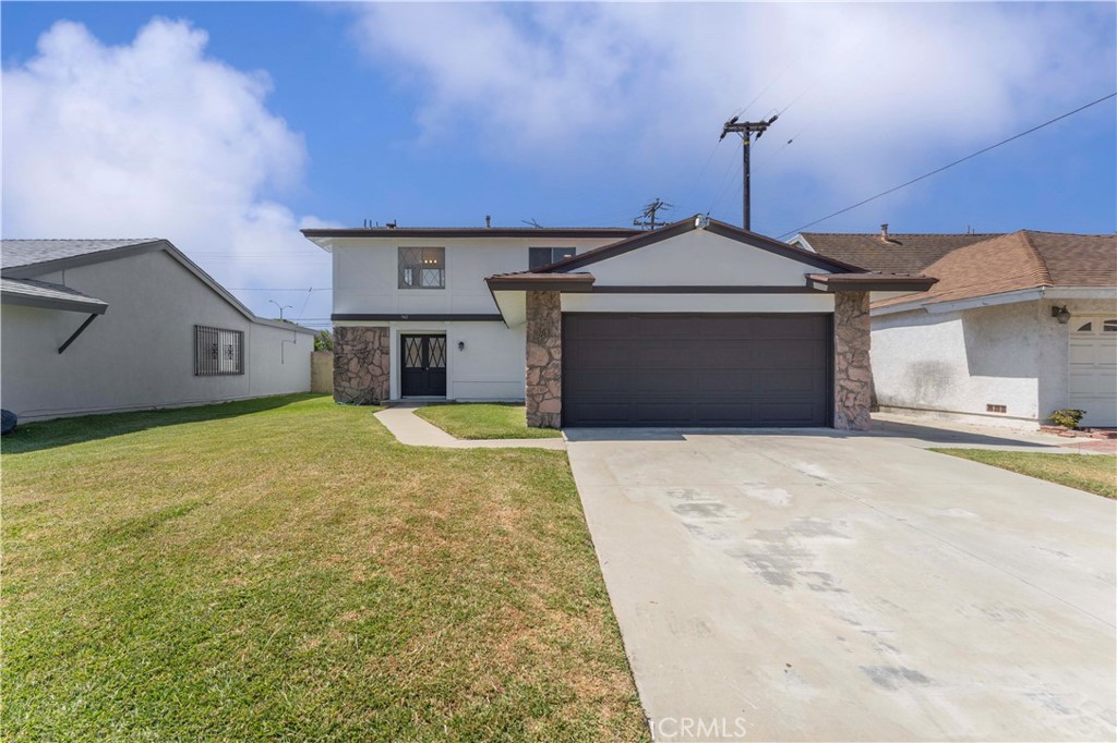 942 E Denwall Drive