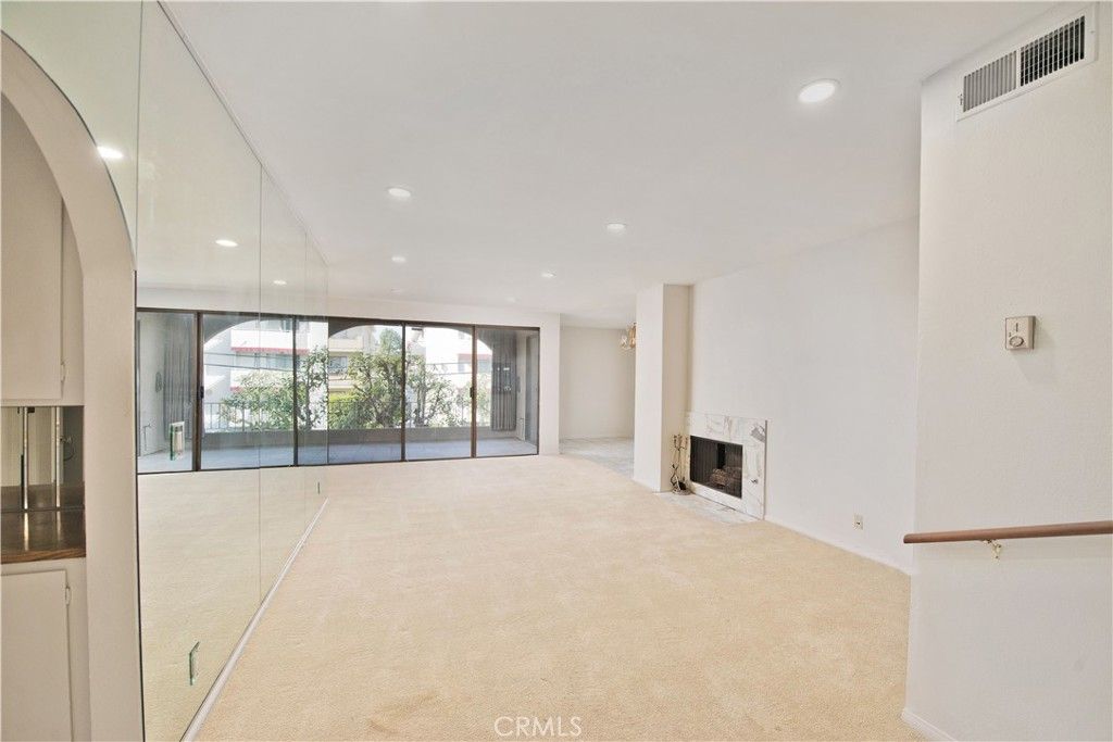 Photo of 5340 Yarmouth #205, Encino, CA 91316 (MLS # SR26082805)