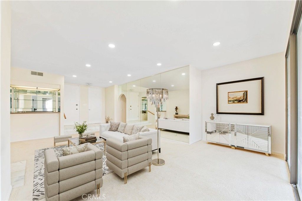 Photo of 5340 Yarmouth #205, Encino, CA 91316 (MLS # SR26082805)