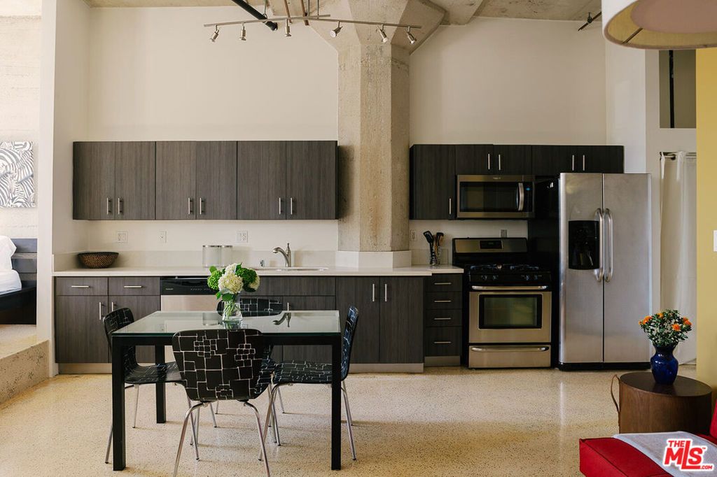 Photo of 825 E 4th Street #110, Los Angeles, CA 90013 (MLS # 25606919)