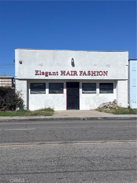 Photo of 543 W Compton Blvd, Compton, CA 90220 (MLS # SB25248955) Photo of 543 W Compton Blvd, Compton, CA 90220 (MLS # SB25248955)