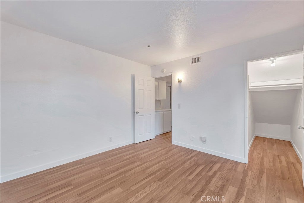 609 E Phillips