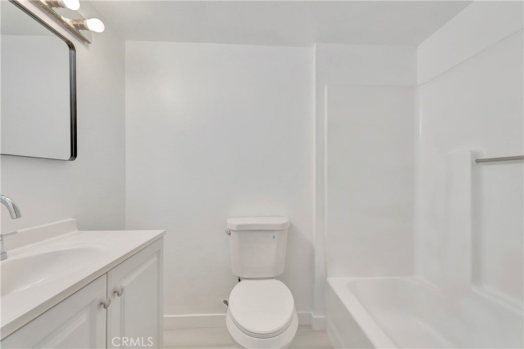 609 E Phillips