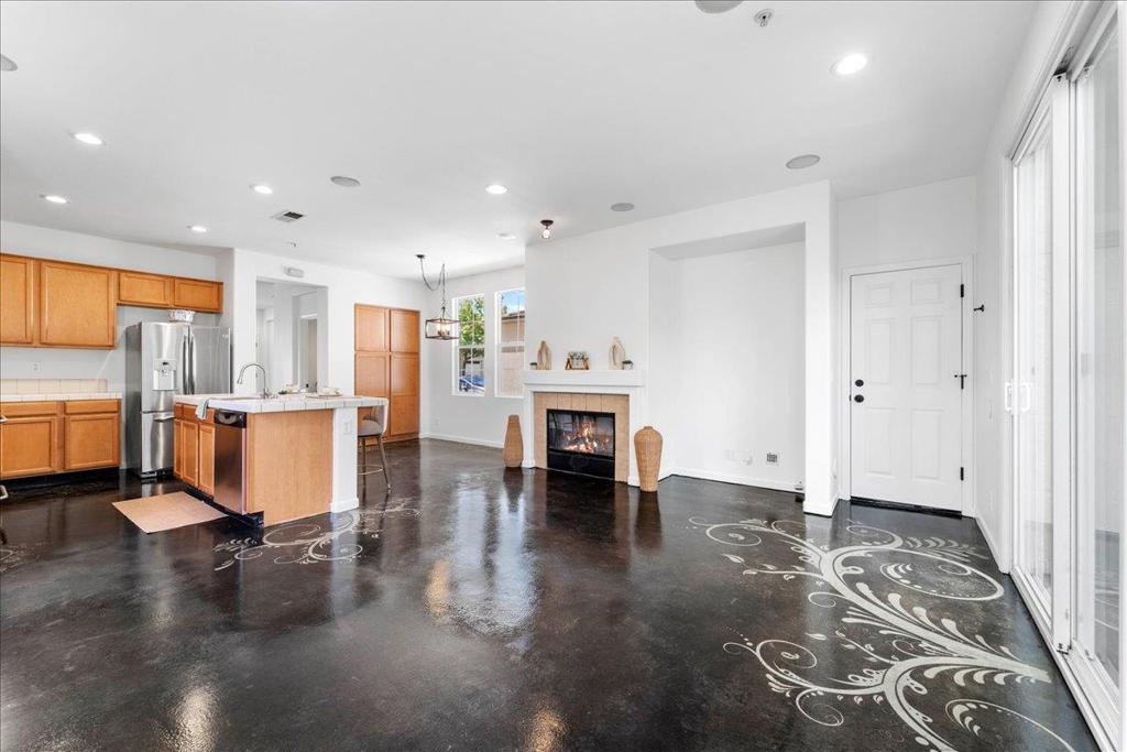 21 La Jolla Street